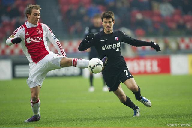 担任右后卫 担任右后卫